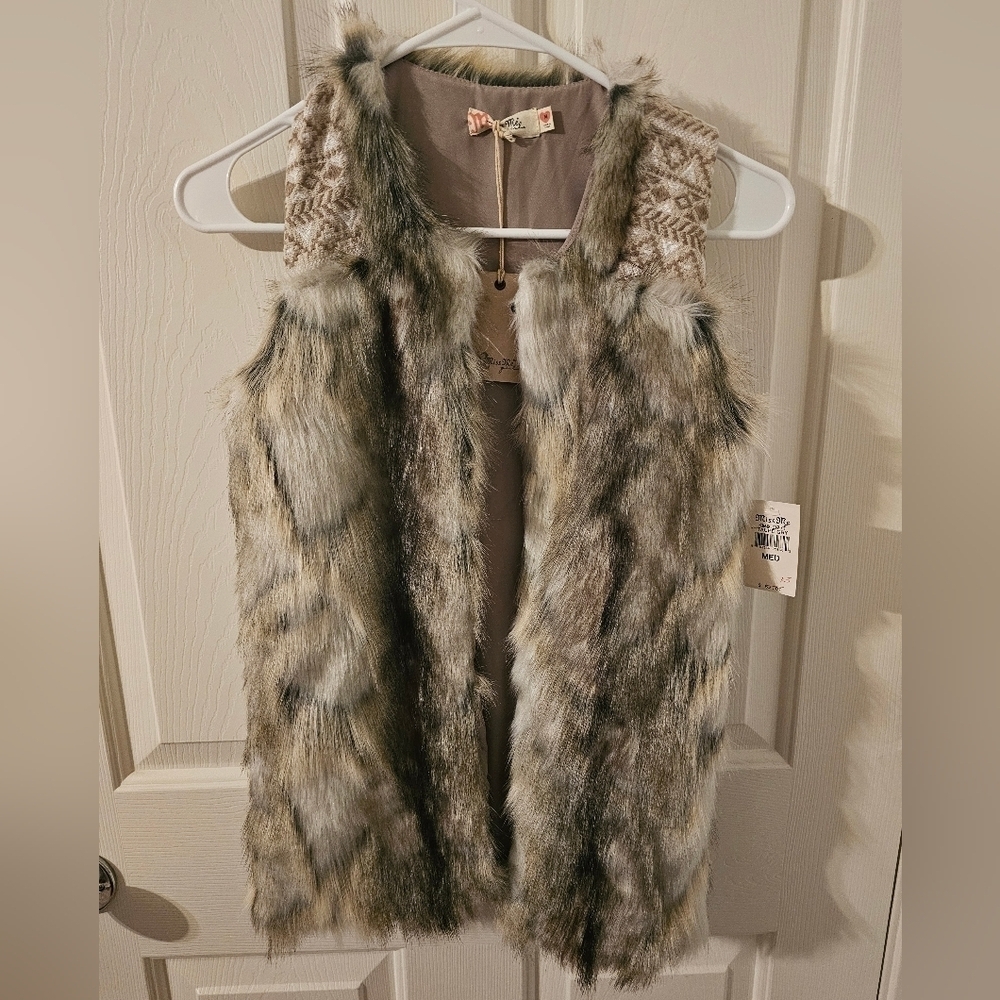 Miss Me Girls NWT Boho Faux Fur Vest Size M